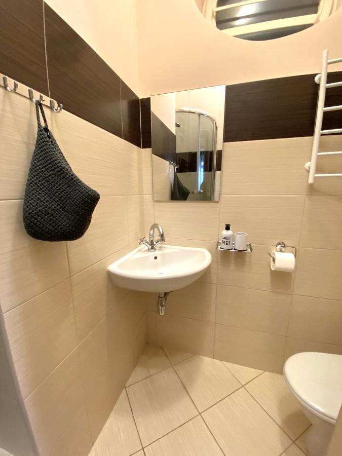 Family Apartment Liov Exterior foto