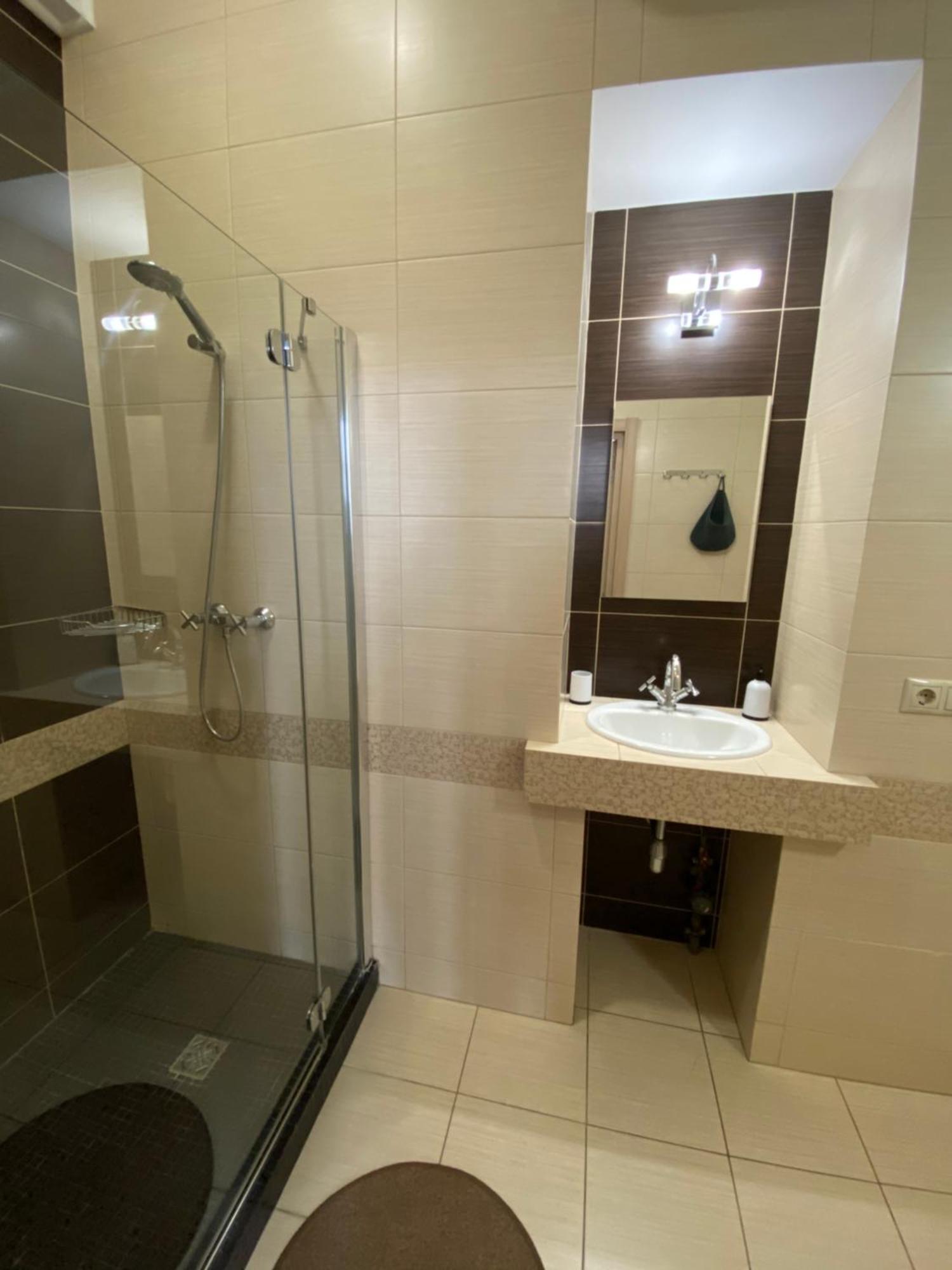 Family Apartment Liov Exterior foto